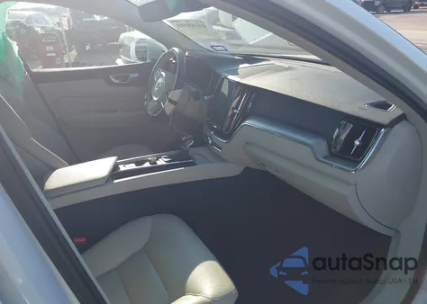 2018 Volvo Xc60 T5 Momentum from USA, damaged, VIN LYV102RKXJB101068